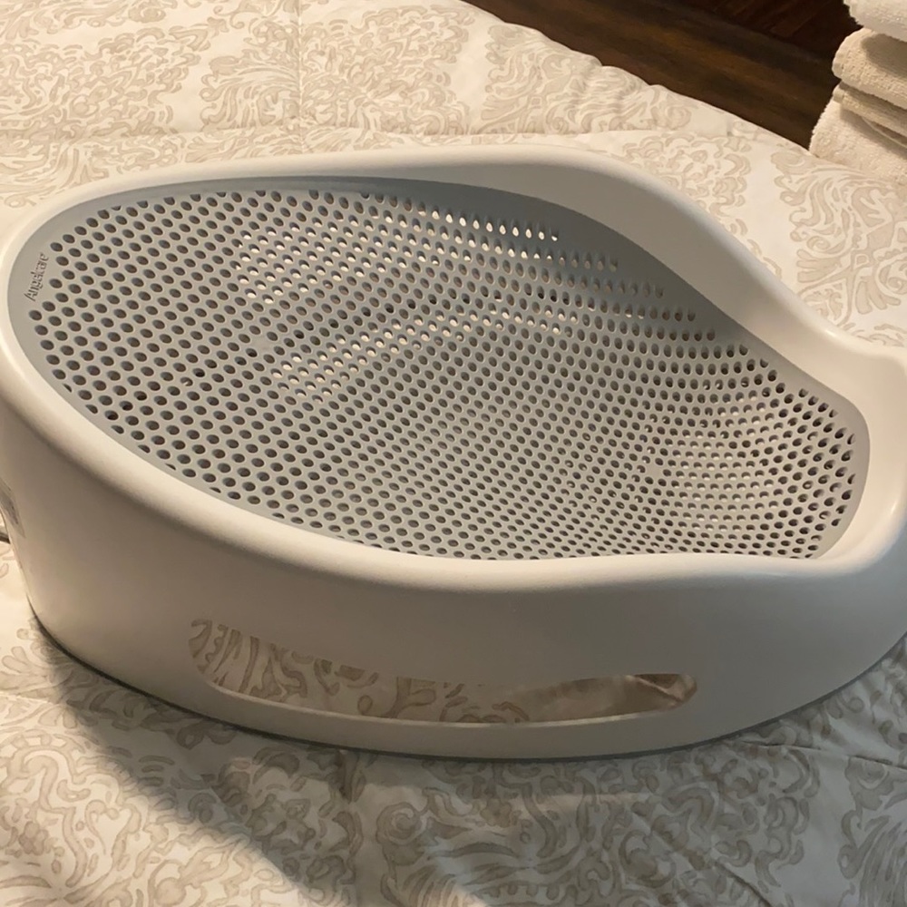 Baby bath tub